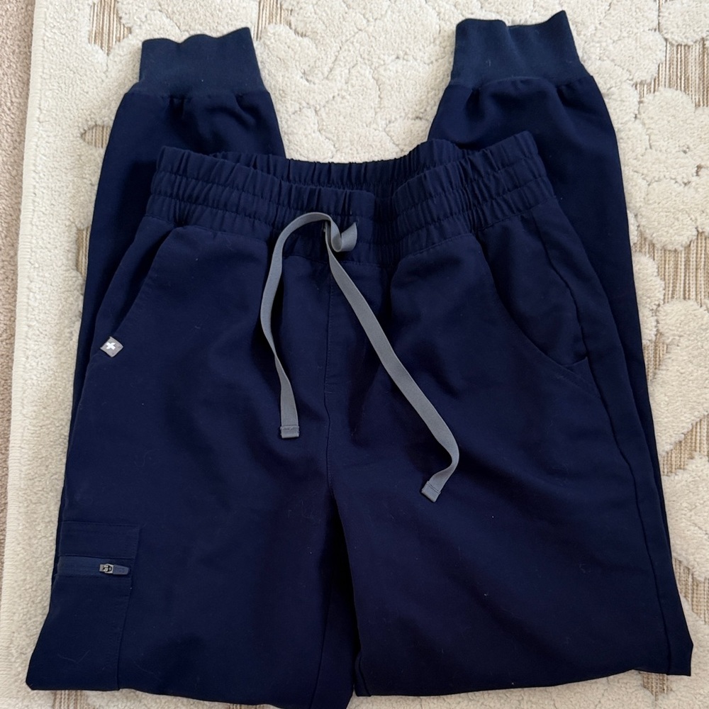 Scrub figs joggers